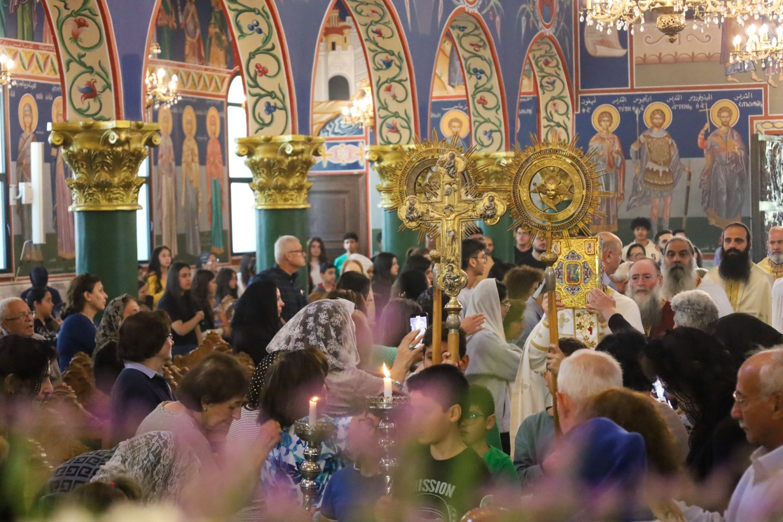 حضنُ المسيحِ مفتوحٌ من أجلِ العائلة