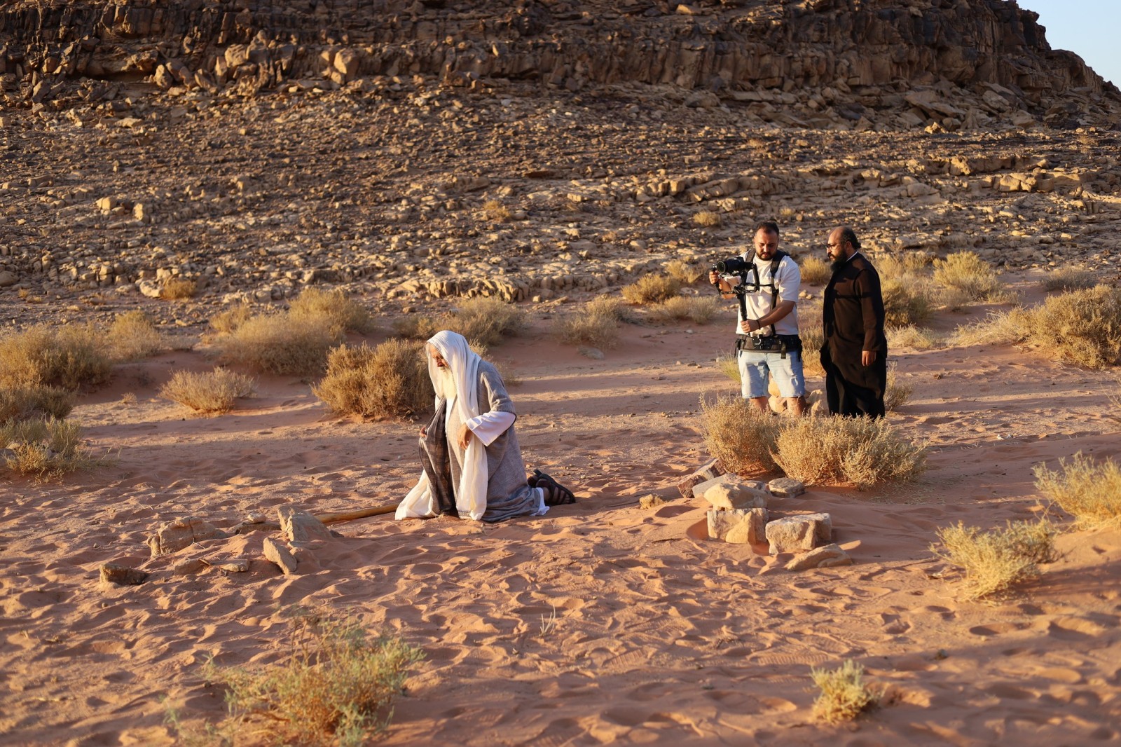 فريقُ المحطّة الأرثوذكسيّة يُنهي تصويرَ فيلم "جوهرةُ الصّحراءِ - ديرُ سانت كاترينا"