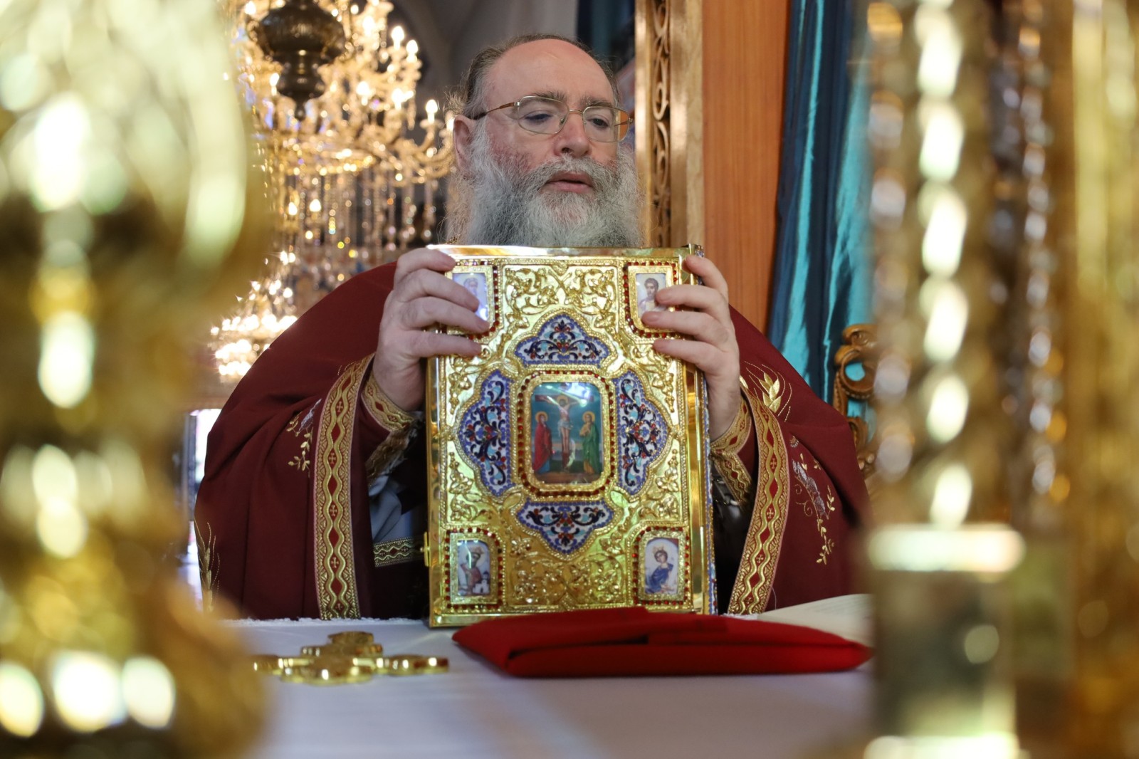 حضنُ المسيحِ مفتوحٌ من أجلِ العائلة