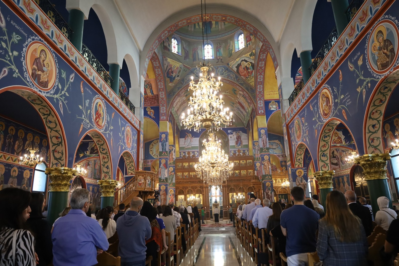 حضنُ المسيحِ مفتوحٌ من أجلِ العائلة