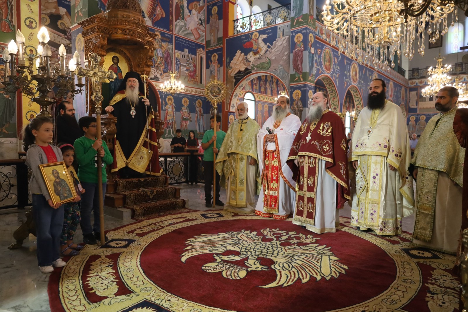 حضنُ المسيحِ مفتوحٌ من أجلِ العائلة